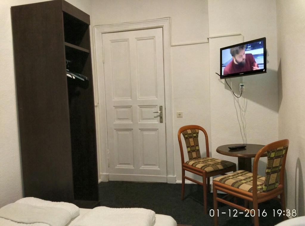 Hotel-Pension Adamshof Berlin Exterior photo